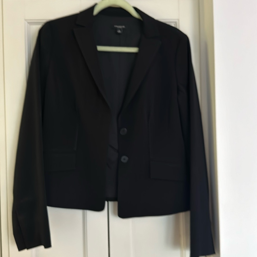 Ann Taylor Women’s black blazer in size 6